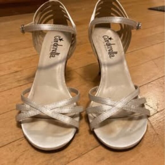 Cinderella of Boston Heels 2 1/2 M - Picture 1 of 4
